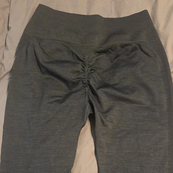 🔥💯BOGO- Yeoreo Dark Green Seamless Leggings - Picture 3 of 4